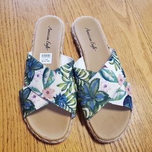 2/20 NWOT American Eagle Sandals